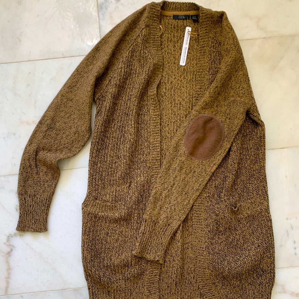 Hip length woven cardigan with front pockets. Light brown & black thread.